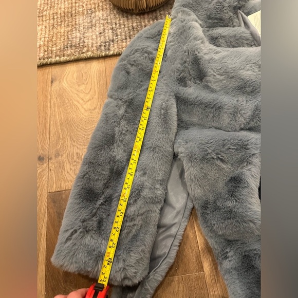 NWT faux fur Jakke coat. Size S - Picture 7 of 7